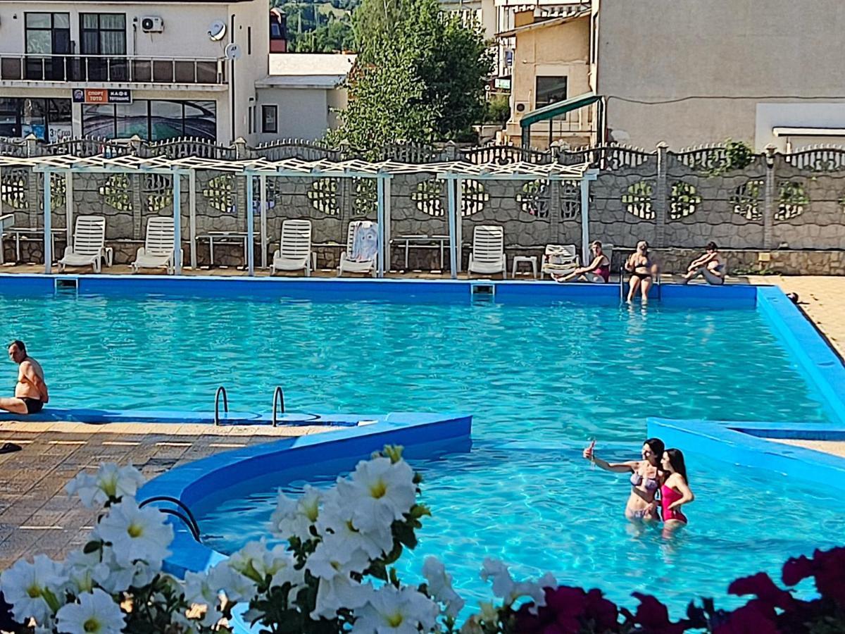 Hotel Elit كيركوفو المظهر الخارجي الصورة
